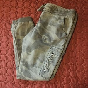 AKIRA Camouflage Cargo Skinny Pants